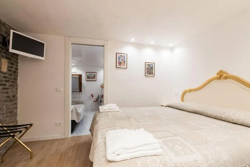 Ca'Mariagrazia Flat In Venice With Private Patio